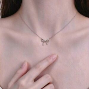 Anaya Bowknot Decor Pendant Necklace